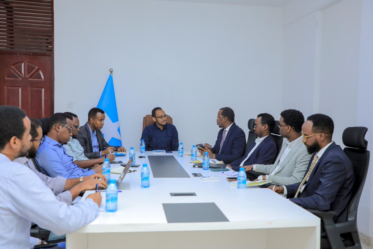 NIRA Somalia (@nirasomalia) on Twitter photo Mareeyaha Guud ee Hayโadda NIRA, <a href="/AbdiwaliAbdulle/">Abdiweli Timacade</a>, ayaa kulan miradhal ah la qaatay Xisaabiyaha Guud ee Qaranka, Mudane Cabdiraxmaan Maxamed Anas, iyaga oo ka wada-hadlay sidii la isugu xiri lahaa Nidaamyada Xafiiska Xisaabiyaha Guud & Aqoonsiga Qaranka. Mareeyaha Guud ee Hayโadda NIRA, <a href="/AbdiwaliAbdulle/">Abdiweli Timacade</a>, ayaa kulan miradhal ah la qaatay Xisaabiyaha Guud ee Qaranka, Mudane Cabdiraxmaan Maxamed Anas, iyaga oo ka wada-hadlay sidii la isugu xiri lahaa Nidaamyada Xafiiska Xisaabiyaha Guud & Aqoonsiga Qaranka.