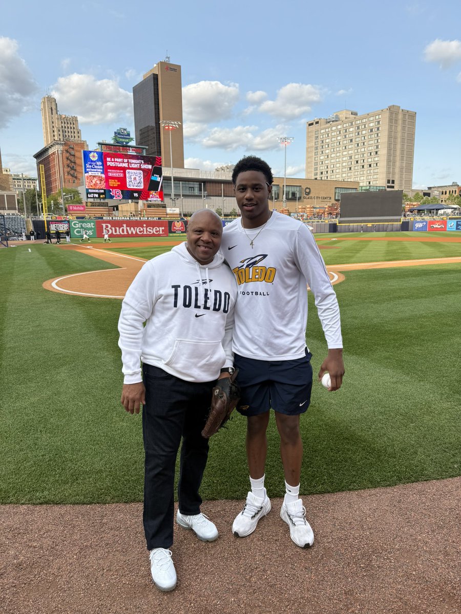 Amare Snowden (@amare_snowden) on Twitter photo Big thanks to the <a href="/MudHens/">Toledo Mud Hens</a> for letting me throw the first pitch at last nightโs game -great experience repping <a href="/ToledoFB/">Toledo Football</a> ๐! #GoRockets #MudHens <a href="/Coach_Eliano/">Perry Eliano</a> <a href="/CoachCandle/">Jason Candle</a> Big thanks to the <a href="/MudHens/">Toledo Mud Hens</a> for letting me throw the first pitch at last nightโs game -great experience repping <a href="/ToledoFB/">Toledo Football</a> ๐! #GoRockets #MudHens <a href="/Coach_Eliano/">Perry Eliano</a> <a href="/CoachCandle/">Jason Candle</a>