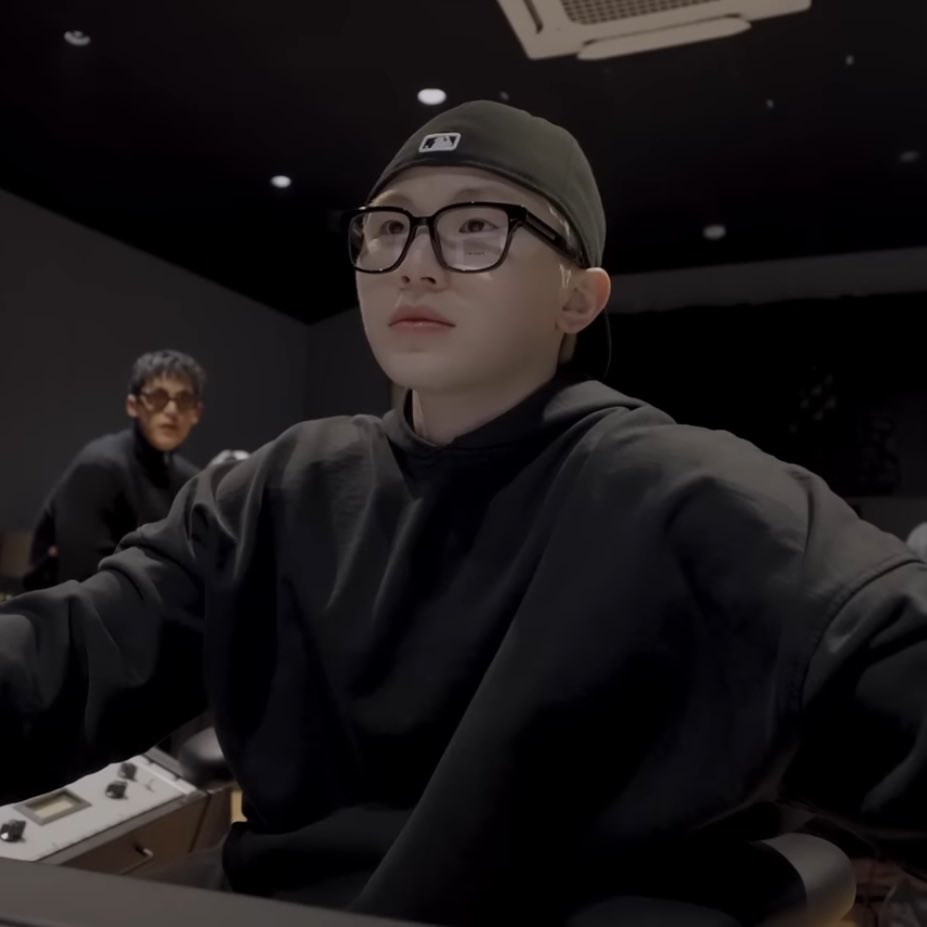 woozimedia's tweet image. producer woozi 🫶