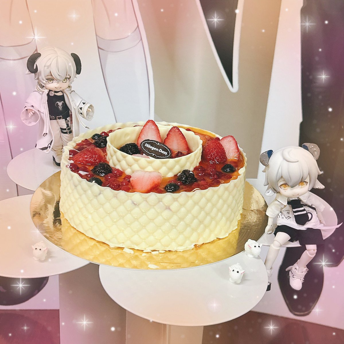 สต๊าฟ/ผู้ร่วมงานคาเฟ่สุ่มเกิด
จากการที่ขึ้นรถตู้ไปเฟ่ละคุยกันว่าจบงานนี้ยังไงต่อ
เลยตัดสินใจมาที่บ้านและสั่งเค้กมาแฮปๆให้พี่บ่าว 🤣
ทุกอย่างเกิดขึ้นไวมาก สนุกมากด้วย 🥺
ขอบคุณทุกคนมากๆเยย 🤍

#BaabelLamb 
#คาเฟ่แบบด่วนแบบสับ 
#โฮมคาเฟ่ของแทร่ของแบ๊ะ