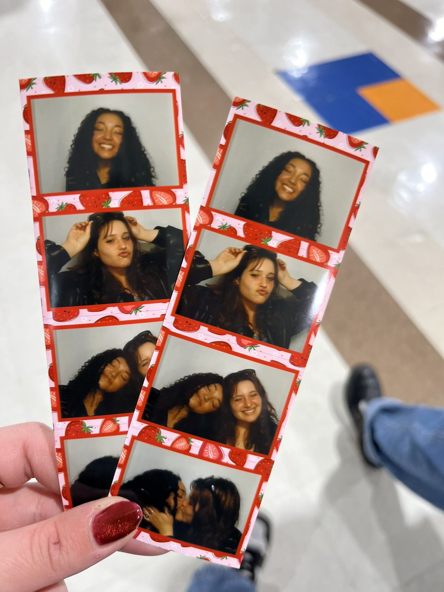 phiao3o's tweet photo. happy pride lesbians
-from me n my gf https://t.co/cvb03zbfm2