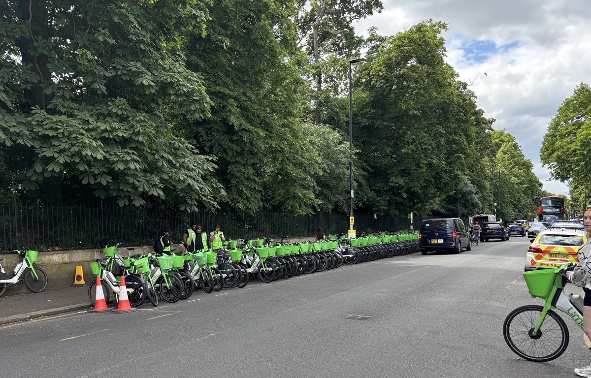 There’s so many people riding bikes to the Brockwell Park events that Lambeth Council have removed at least 10 car parking spaces to make room for 100+ bicycles, while Lime have employed workers to move the bikes.

There’s a huge unmet demand for cycling: build more cycle lanes!