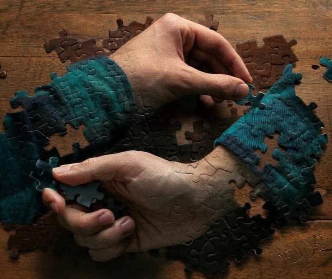 حسان (@its_rhr) on Twitter photo لا أحد يملك مفاتيحك الداخلية سواك، ولا أحد يُجيد فن ترتيبك من الداخل كما تفعل أنت حين تنهض على ذاتك.
لا تنتظر يداً تمتد، ولا قلباً يلتف، فالقوة الحقيقية أن تُعيد لملامحك توازنها، أن تكتمل بنفسك، لنفسك، وبك وحدك، فأنت الكفاية، وأنت الاكتفاء. لا أحد يملك مفاتيحك الداخلية سواك، ولا أحد يُجيد فن ترتيبك من الداخل كما تفعل أنت حين تنهض على ذاتك.
لا تنتظر يداً تمتد، ولا قلباً يلتف، فالقوة الحقيقية أن تُعيد لملامحك توازنها، أن تكتمل بنفسك، لنفسك، وبك وحدك، فأنت الكفاية، وأنت الاكتفاء.