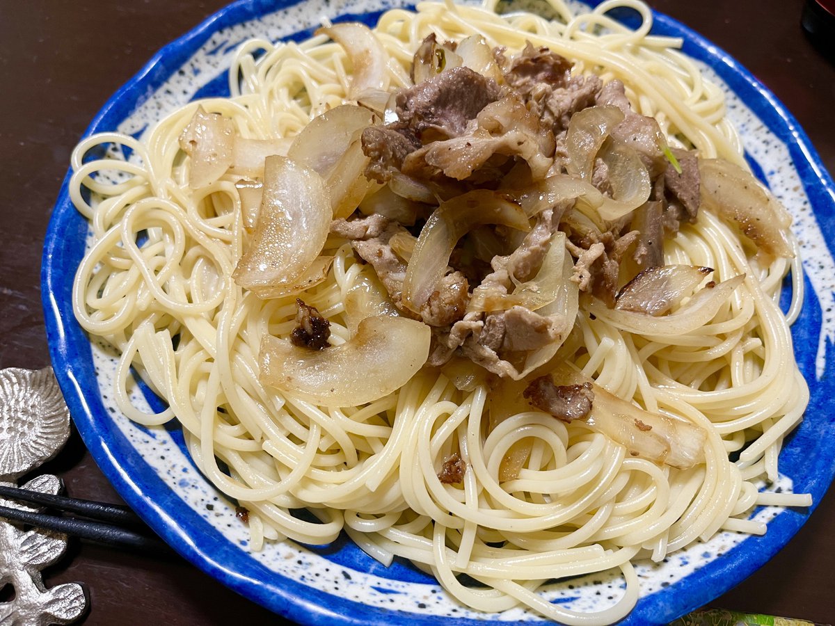 こんばん愛💕

さてこのパスタ、なんと名付ける？🤣

材料
・豚こま
・玉ねぎ
・しょうゆペッパーのオイルソース