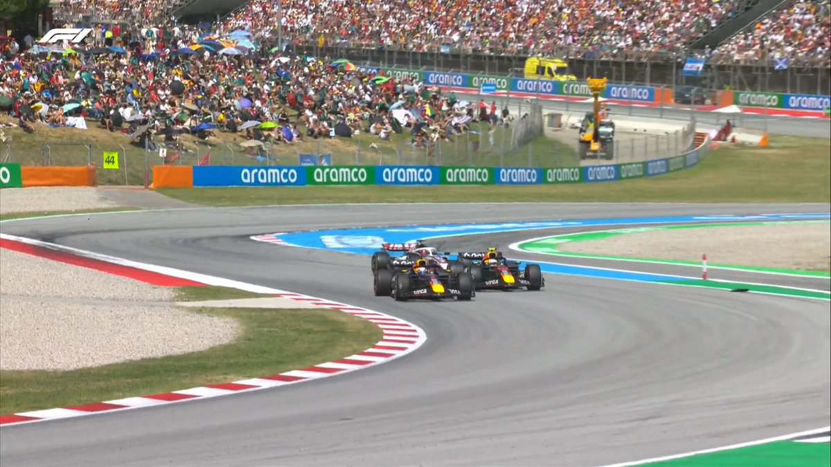 LAP 48/66

Verstappen exits the pits once more... this time right with this team mate Tsunoda, who gives the Dutchman room 🤏

#F1 #SpanishGP