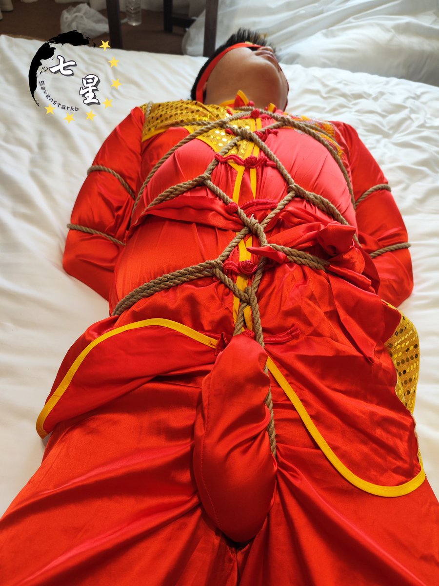 武术奴

大家如果有啥想看的制服，或者玩法，可以评论出来，说不定下期就是