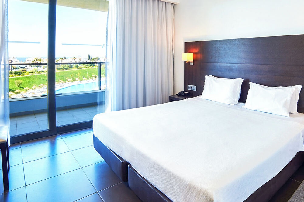 ☀️ Family escape to The Algarve – 7 nights at 4⭐ Alvor Baia Resort for £519pp!

🛏 Suite stay
👙 2 pools
🍹 3 bars
🌊 1.5km from the beach
📅 23 June | ✈️ London Luton

#FamilyHoliday #AlgarveBreak #HashtagTravel #PortugalSun