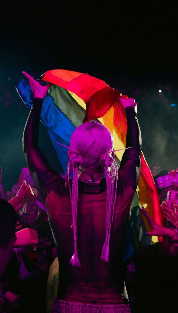 _bdlnds's tweet image. “La vida es muy corta para no enamorarnos locamente” 💗🏳️🌈💗