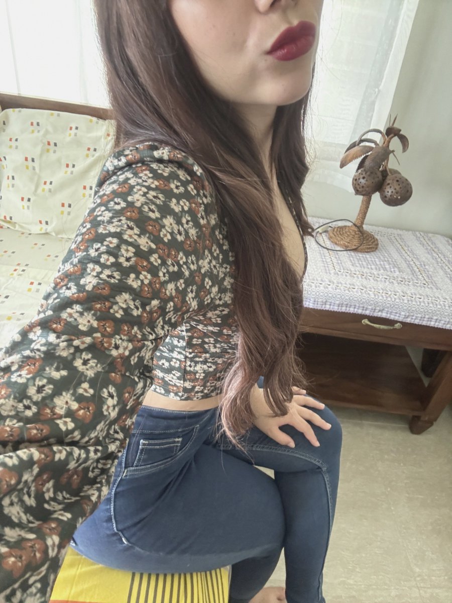 I deserve to be kissed slowly and spoiled deeply. Especially today 💋
#kissmeifyoucan #KissingHerFeet #detroittypebeat #detroitmi #sundayvibes #SundayMorning