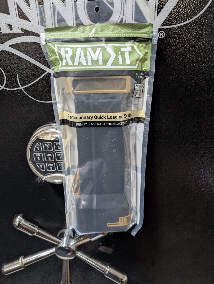 guns_win's tweet photo. GIVEAWAY ALERT: For this giveaway, I teamed up with my favorite gun/gun webinar website @ApacheArms713 for a 2 part giveaway. Up for grabs is a Ram IT AR mag speedloader and a Microtech LUDT. 
Ram It giveaway:
1. Follow @ApacheArms713 
2. Follow me
3. Tag a buddy
4. Retweet https://t.co/aa4yHyNvmU