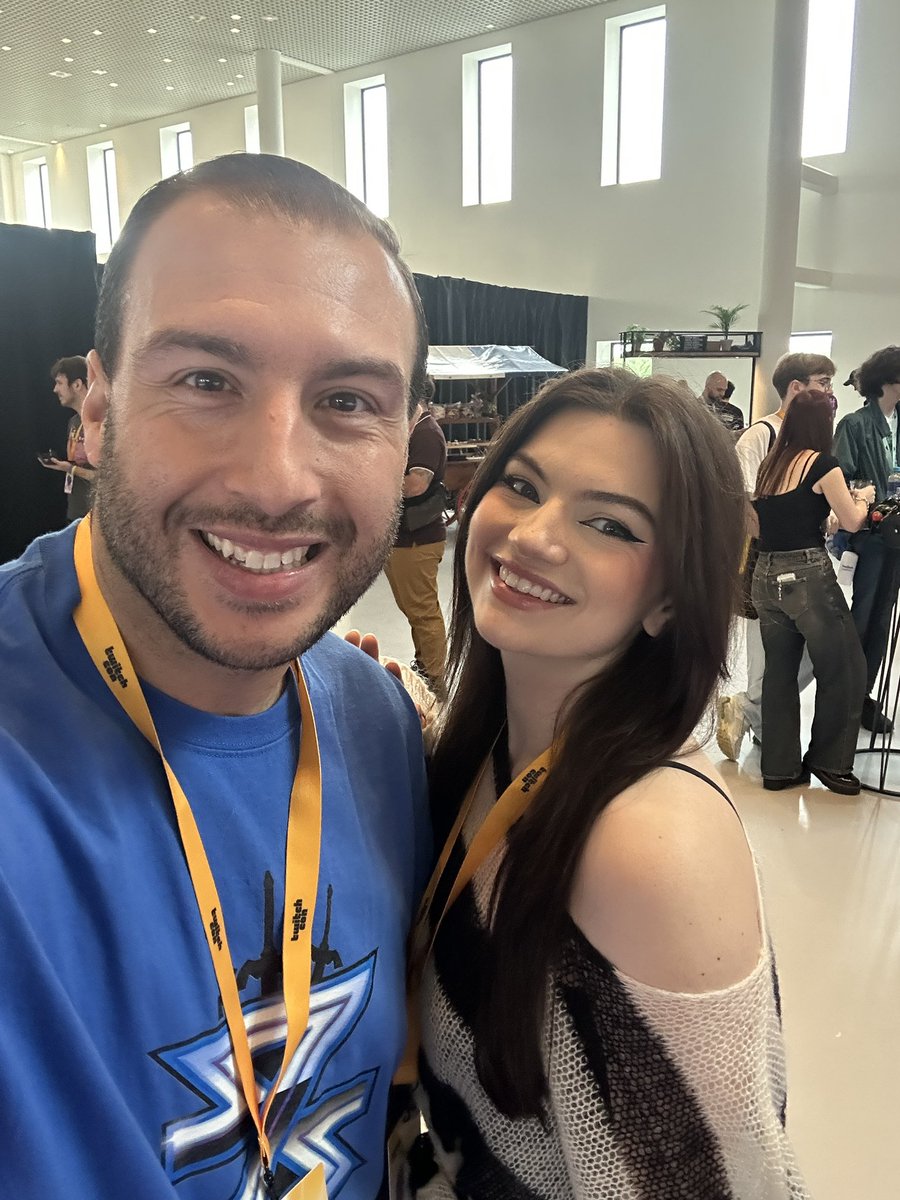 Twitchcon EU the wonderful and amazing <a href="/itsNicoleTTV/">itsNicole</a> such a pleasure seeing you everytime I come to Twitchcon you look amazing and always so nice!! 🔥🔥🔥 much love #TwitchConEU #twitchcon2025 #twitchcon