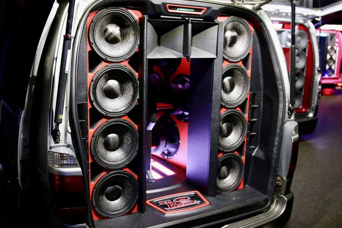ra6ken7000's tweet photo. 二層の隣にいると車壊れるwww
#shine
#Grandspirits
#jeffersonaudio
#Banda
#20系アルファード
#Airrunner
#エアサス
#外向きオーディオ
#work
#ツインレーザー
#ストロボ
#スモーク https://t.co/MnrQkmE2Iw