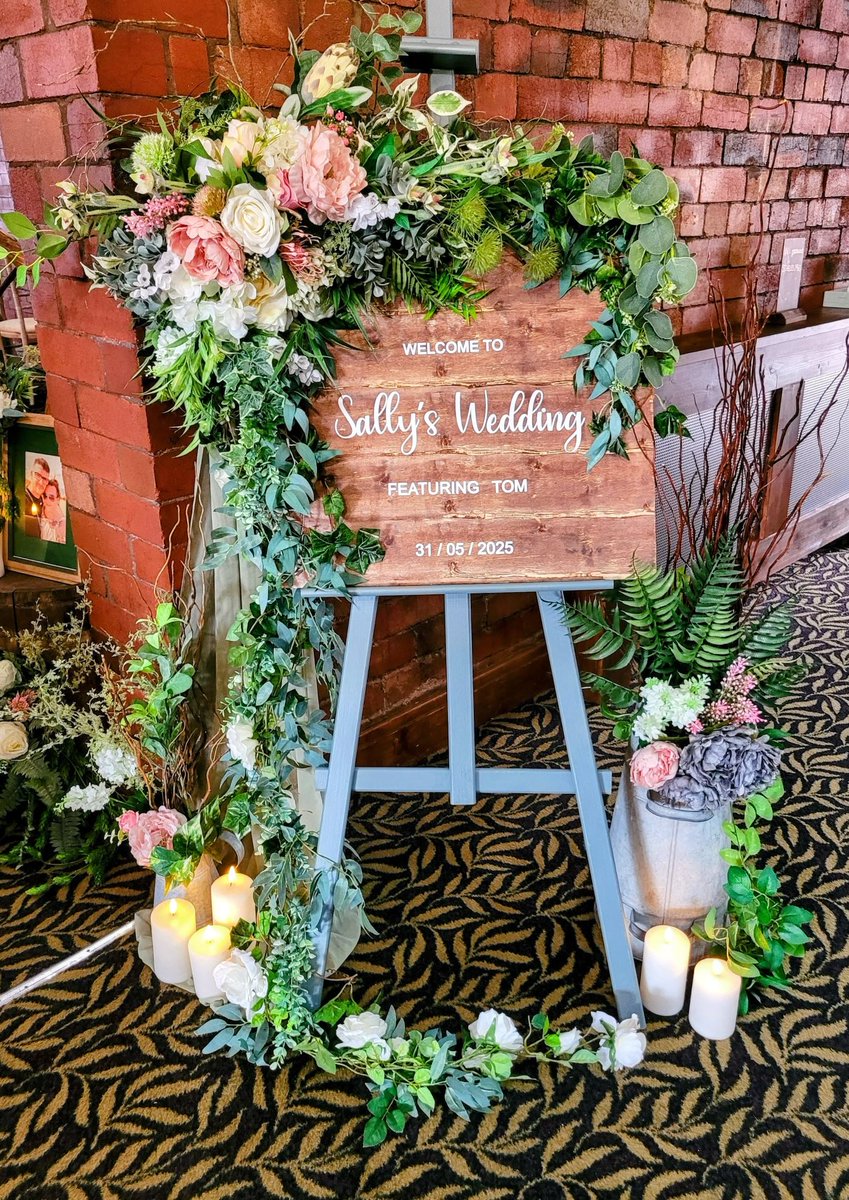 This was at the entrance to the wedding we went to yesterday…
Sums up Sally’s sense of humour perfectly, and definitely made everyone laugh👏👏👏😂😂😂