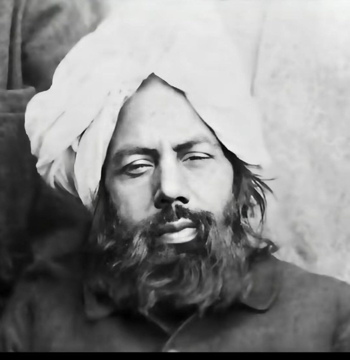 FarrukhAwanA's tweet photo. This is the Holy face of the man prophesied to revive Islam, reform the world, and restore peace.
Rejected by many, yet divinely supported.
He is the Promised Messiah, the Mahdi, Hazrat Mirza Ghulam Ahmad عليه السلام.
#Islam #Ahmadiyya #PromisedMessiah #TruthPrevails #LoveForAllHatredForNone