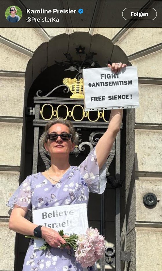 kater hofmann 😼 🛸🚴🏼 (@katerhofmann) on Twitter photo <a href="/Verasmgomes/">Vera Melone 🍉 🚩🇧🇷🇮🇹🇩🇪🇪🇺</a> Wie konnte ich Karoline Preisler (FDP) bloß vergessen?
Hier am 17. April 2025 vor der Humboldt-Universität.
Mit Prospekthüllen bekundete die 57-jährige Social Media Sensation die Wichtigkeit von #Hashtags, "Glauben" (engl. believe) und Free Sience (unklar blieb wer Sience ist). <a href="/Verasmgomes/">Vera Melone 🍉 🚩🇧🇷🇮🇹🇩🇪🇪🇺</a> Wie konnte ich Karoline Preisler (FDP) bloß vergessen?
Hier am 17. April 2025 vor der Humboldt-Universität.
Mit Prospekthüllen bekundete die 57-jährige Social Media Sensation die Wichtigkeit von #Hashtags, "Glauben" (engl. believe) und Free Sience (unklar blieb wer Sience ist).