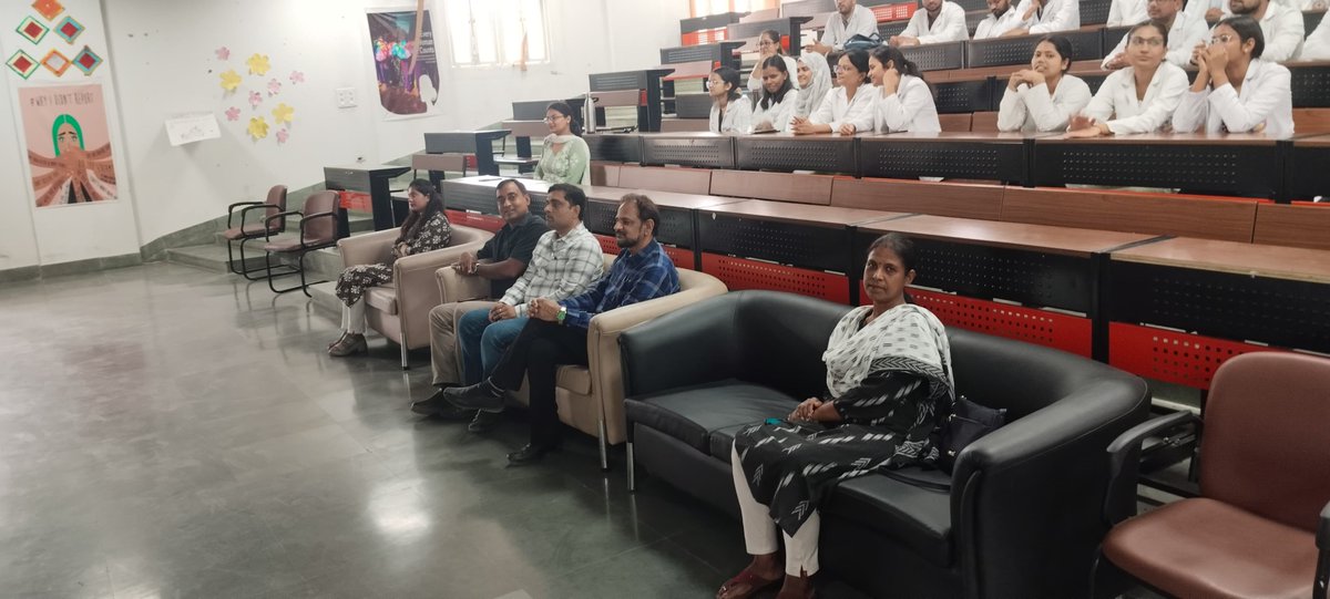 rdasmcayodhya's tweet photo. MeUP के अयोध्या के राजर्षि दशरथ मेडिकल कॉलेज में रानी अहिल्याबाई होल्कर स्मृति 300वीं जयंती पर संतुष्टि एवं जन जागरूकता की रैली निकाली गई, उनके द्वारा देश भर में बनाए गए घाट मंदिर और धर्मशाला आज भी उनकी दूरदर्शिता और सेवा भावना की गवाई देता है
 @brajeshpathakup @MeUPGovt #dgmeup https://t.co/QYO2oDKzjS