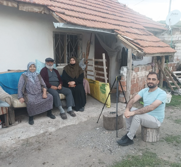 MavusMuhammed's tweet photo. Türk halk bilimi folklor sözlü  kültür sözlü tarih konulu  Alan araştırmalarımız devam ediyor  kayıt sonrası çektirdiğimiz
fotograf 
#kültür
#edebiyat
#halkbilimi
#türkhalkbilimi
#sözlükültür
#sözlütarih
#folklör
#arşiv
#derleme
#MuhamnedMavuşArşivi https://t.co/XJVOdg5592