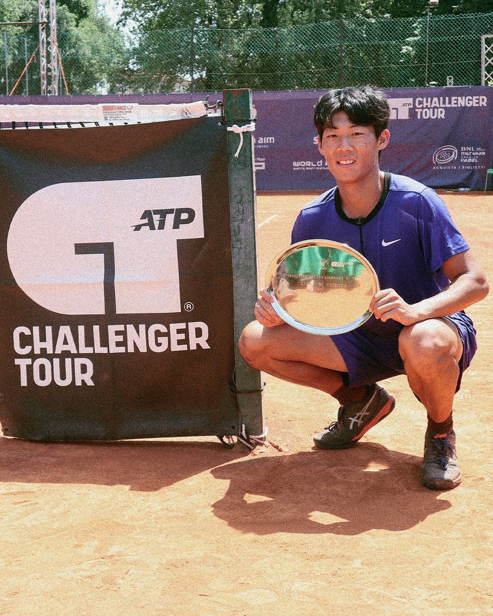 Back-to-back in Vicenza 🏆

Chun-Hsin Tseng overcomes Neumayer 6-3, 6-4 to lift the trophy again in Italy

#ATPChallenger