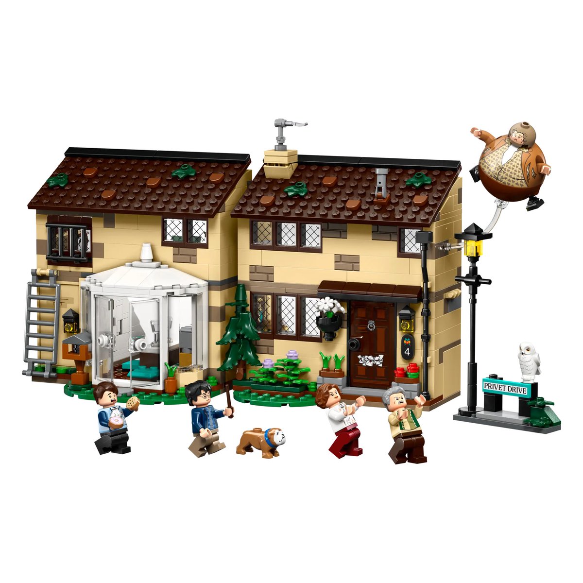 The latest Harry Potter set I worked on as a Designer at the LEGO Group is available now!

Privet Drive: Aunt Marge's Visit ✨

Here is a concept drawing from the development of this product:

#LEGO #HarryPotter #LEGOHarryPotter