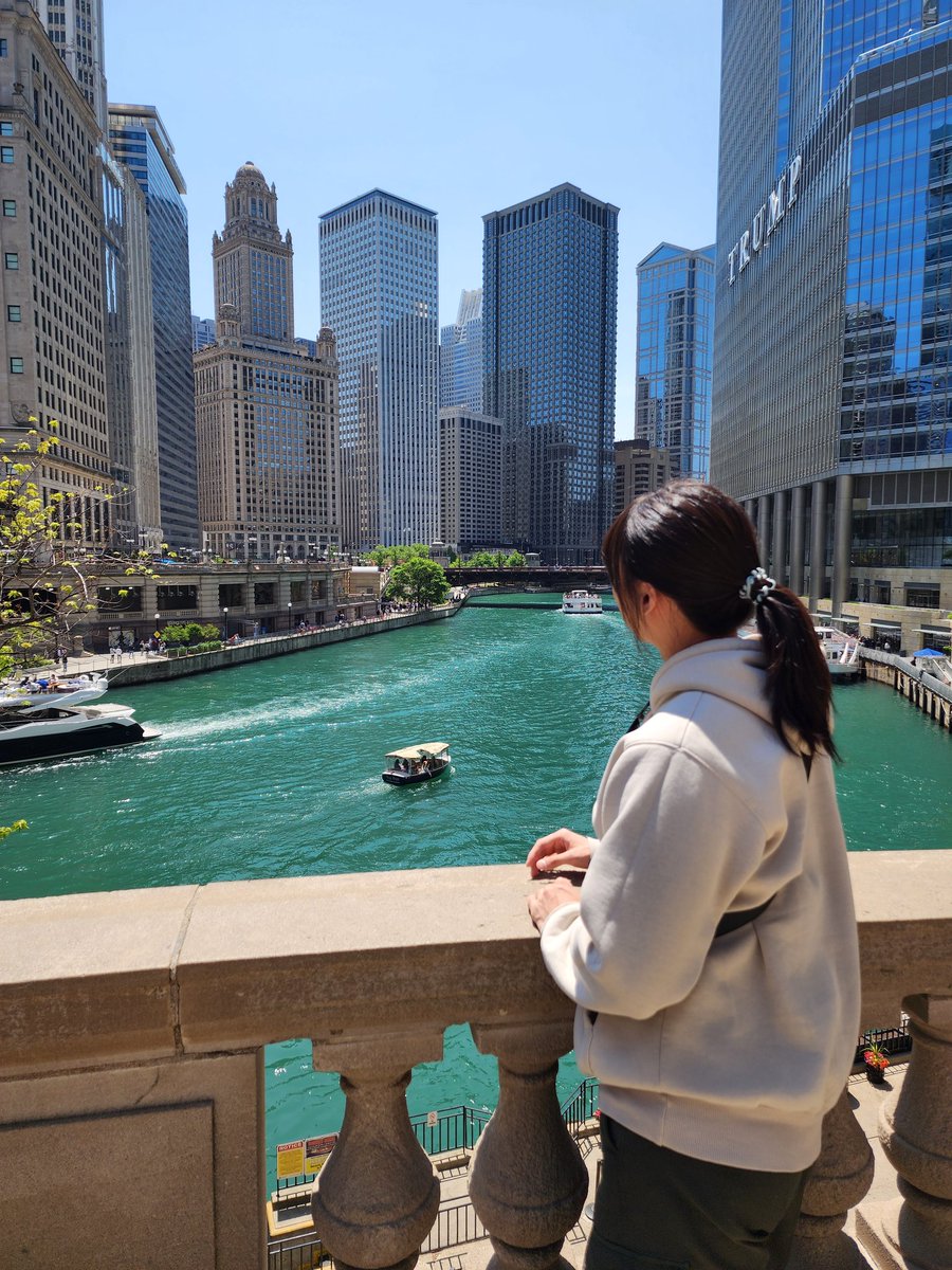 시카고는 아직 춥네오
기모후드티를 입고잇습미다..

오늘 여기 최고온도는 섭씨19도인데 한국은 어때여?
