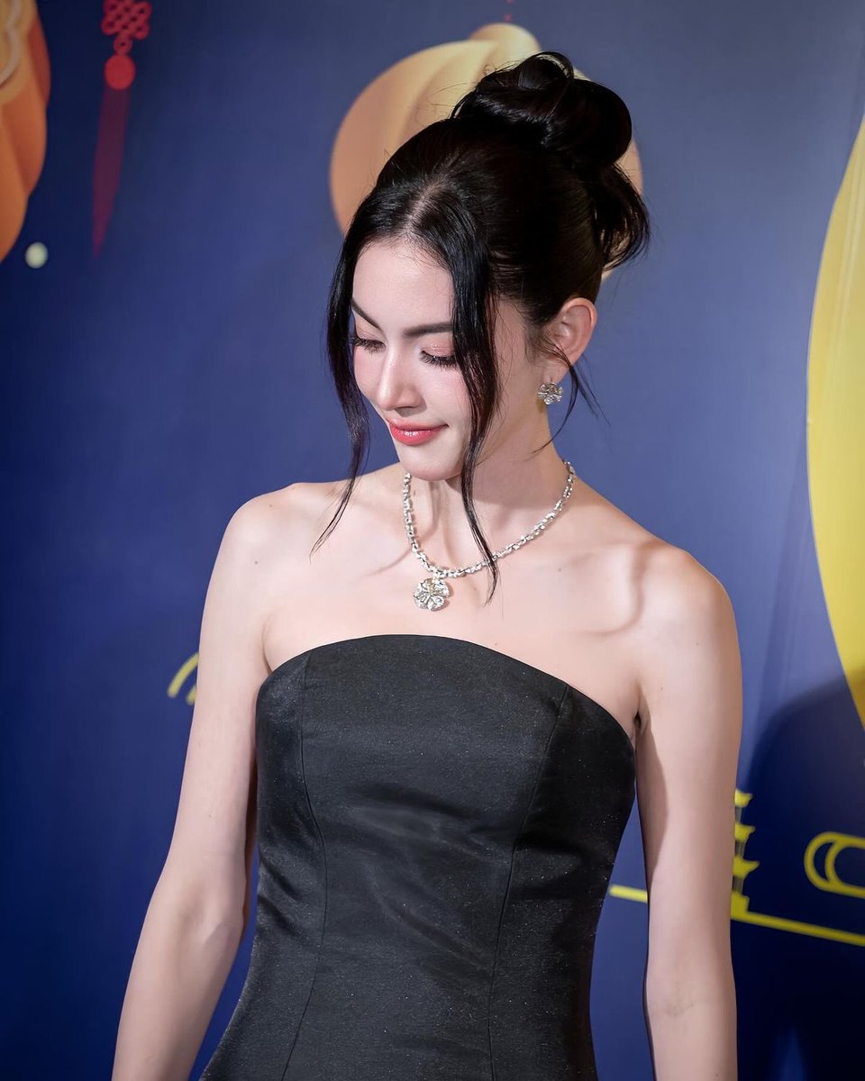 BURPxC0RP's tweet photo. @BURP_OPRT Aku pribadi juga mau ucapin banyak-banyak terima kasih buat semua karyawan yang udah bertahan sejauh ini sama BU. Makasih udah mau ramein BU sampe hari ini. Maaf kalau selama aku jadi CT disini ada salah kata/perbuatan sama kalian. 😢 https://t.co/918agnscyV