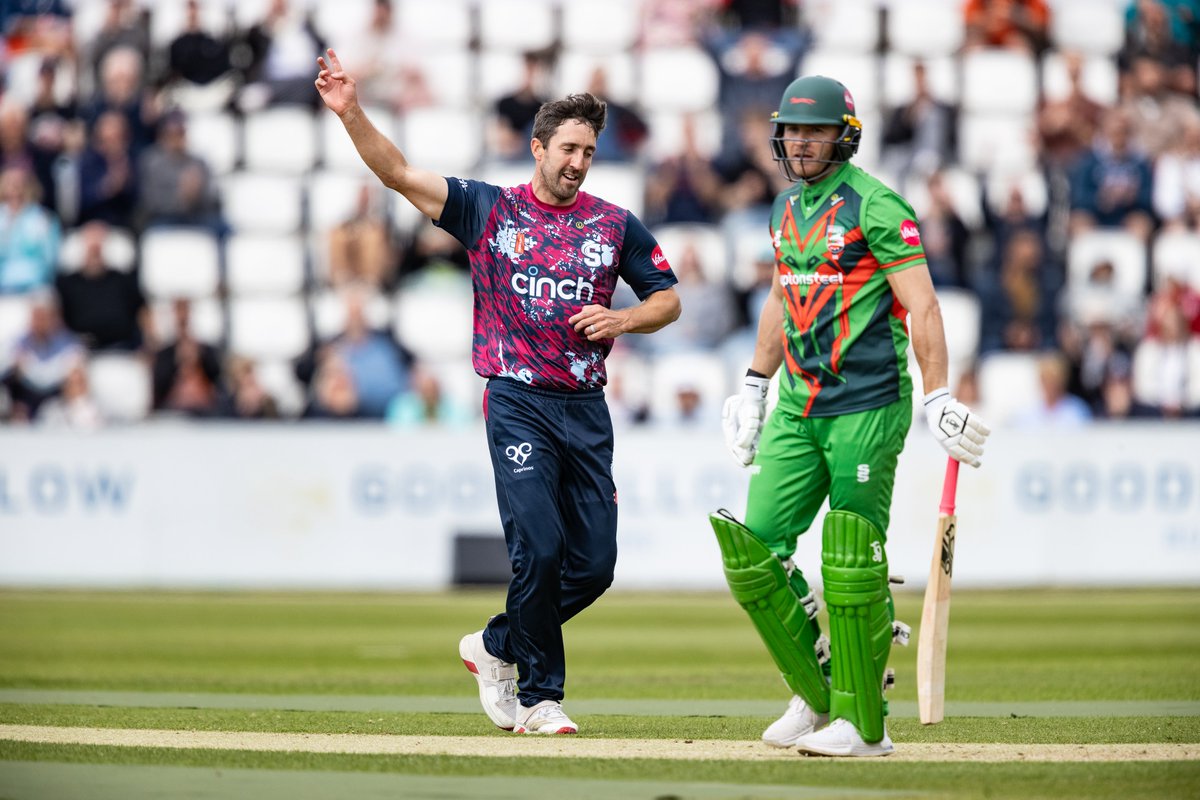 4 overs. 4 wickets. Just 15 runs conceded. 🤩

Ben Sanderson is unplayable.
