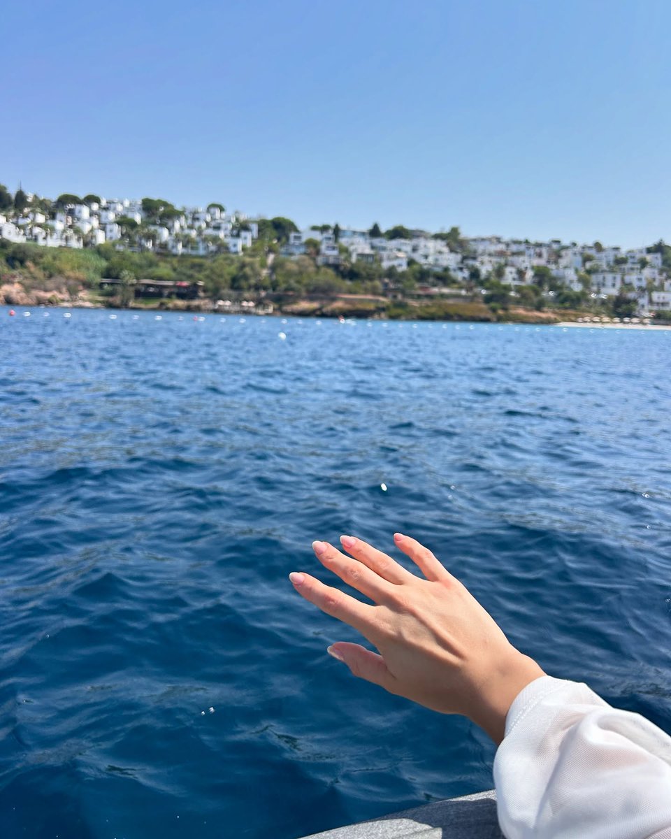 Turkey travel fragments. Bodrum's coastline is its soul. Golden sandy beaches, crystal clear waters. Rent a traditional Turkish wooden sailboat (Gulet), cruise on the sea, dive into the blue lagoon, and embrace the freedom and tranquility of the Aegean Sea🥳🥰