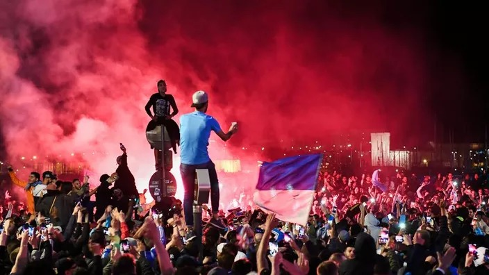 Vivons notre passion, ca ils ne l'auront pas, même avec 3 Milliards dépensés 😉💙🤍
Partout, toujours, ALLEZ L'OM 👊🔵⚪
Ce sera notre seul post sur le sujet (sans haine, ni violence) 😉