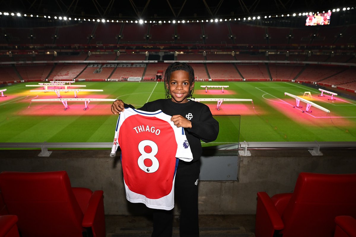 Other team's are signing world class players to boost their squad and win major trophies and their is my fucking club arsenal signing future stars and that's why we have never won major trophies because of future, we want to win now or never arsenal, pliz sign world class players