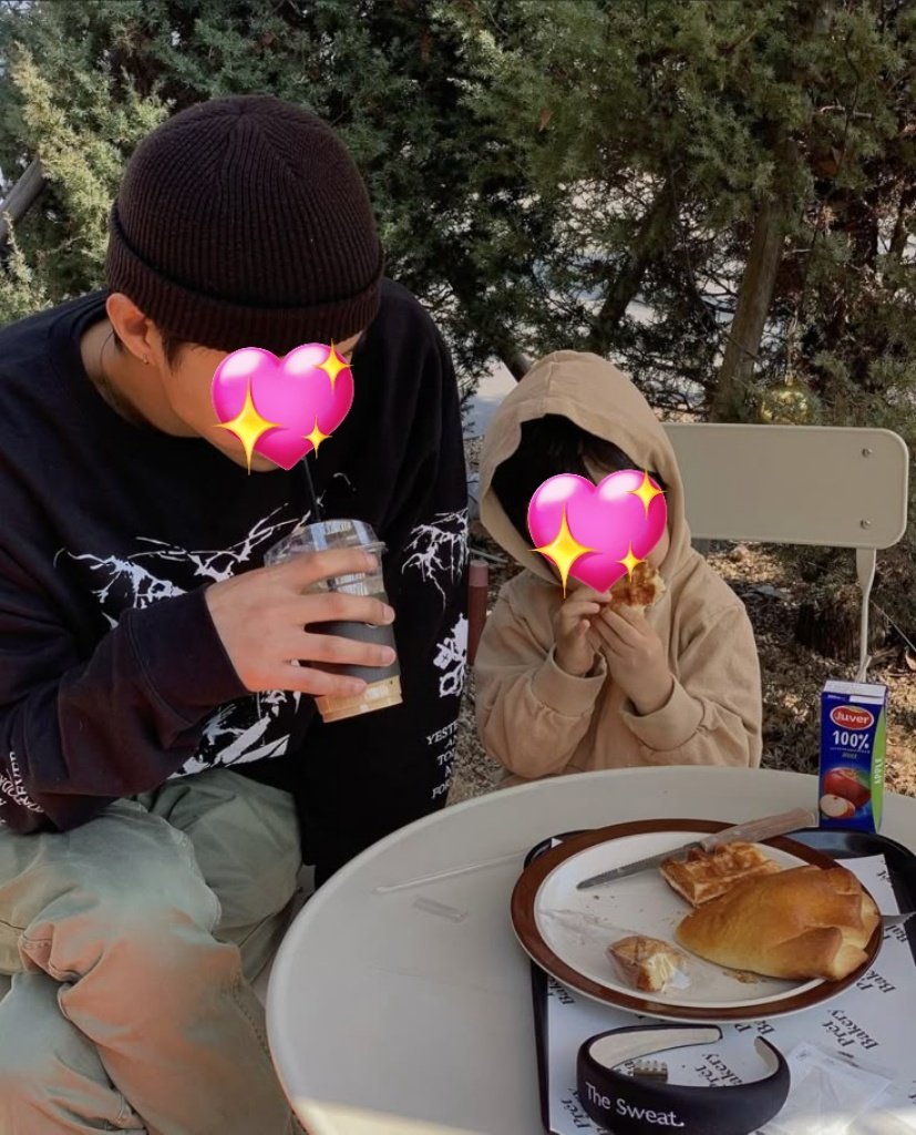 ⠀ 

                       📸 photo archive 𝘣𝘺 𝗘𝗟 ❊
                       Sundate with these two boys!
                       Baobao finally have someone
                       to share waffles with. 💖

⠀