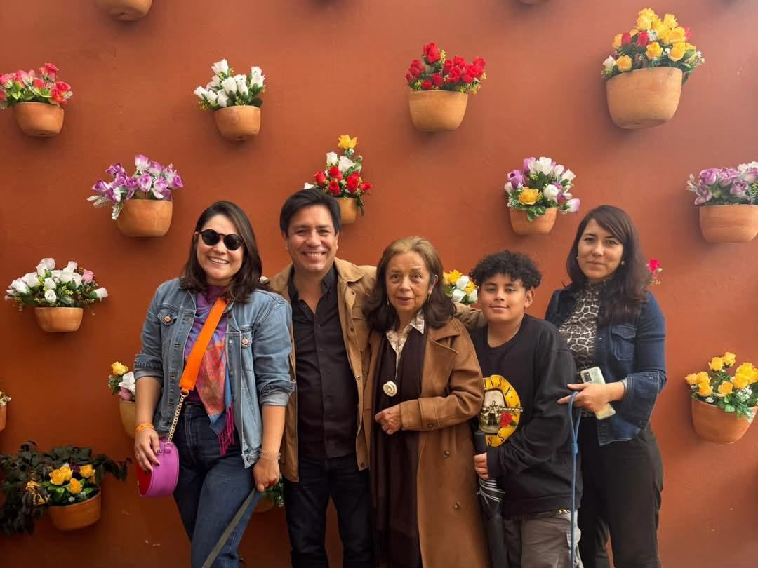 nelsonhgt's tweet photo. Se fue el mes de las madres pero me dejó maravillosos recuerdos junto a las increíbles mamás de la familia. Todos los días seguiré agradeciendo a Dios el haberme bendecido infinitamente al rodearme de mujeres valientes, trabajadoras, amorosas pero sobretodo entregadas a sus hijos. P.D. Tequila como todos los hijos argumenta que la mejor es la suya.