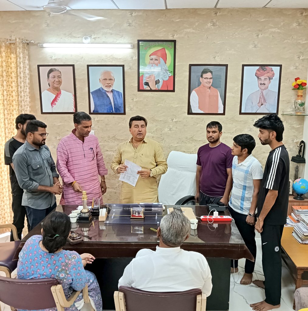 बेरोजगारी भत्ता को लेकर मंत्री का विभाग को निर्देश

आज भाजपा प्रवक्ता अशोक सैनी के  नेतृत्व में राजस्थान युवा बेरोजगार महासंघ प्रदेशाध्यक्ष राधे मीणा के साथ प्रतिनिधि मंडल की विभाग के मंत्री के के बिश्नोई के साथ हुई मुलाकात।

मंत्री ने विभाग के डायरेक्टर धर्मपाल मीणा को मामले के