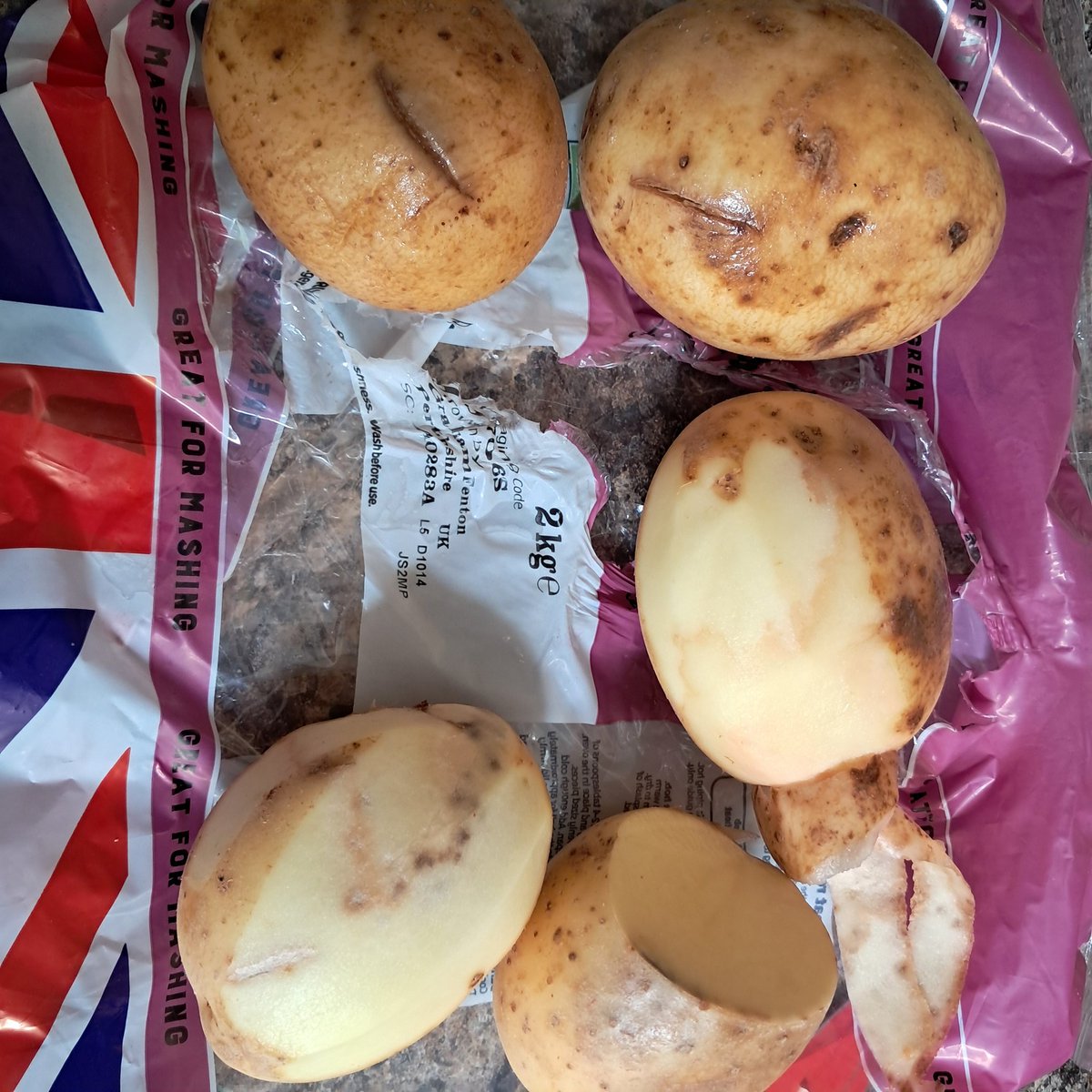 __Only_Me_'s tweet photo. Sainsbury's! Here is a photo of the replacement potatoes that your driver kindly swapped for us after we saw the original manky potatoes that had been picked....almost half are bruised and leaking manky looking juice. Good for all of us? Not good for me!! Refund please. https://t.co/sMHsY6gzqQ
