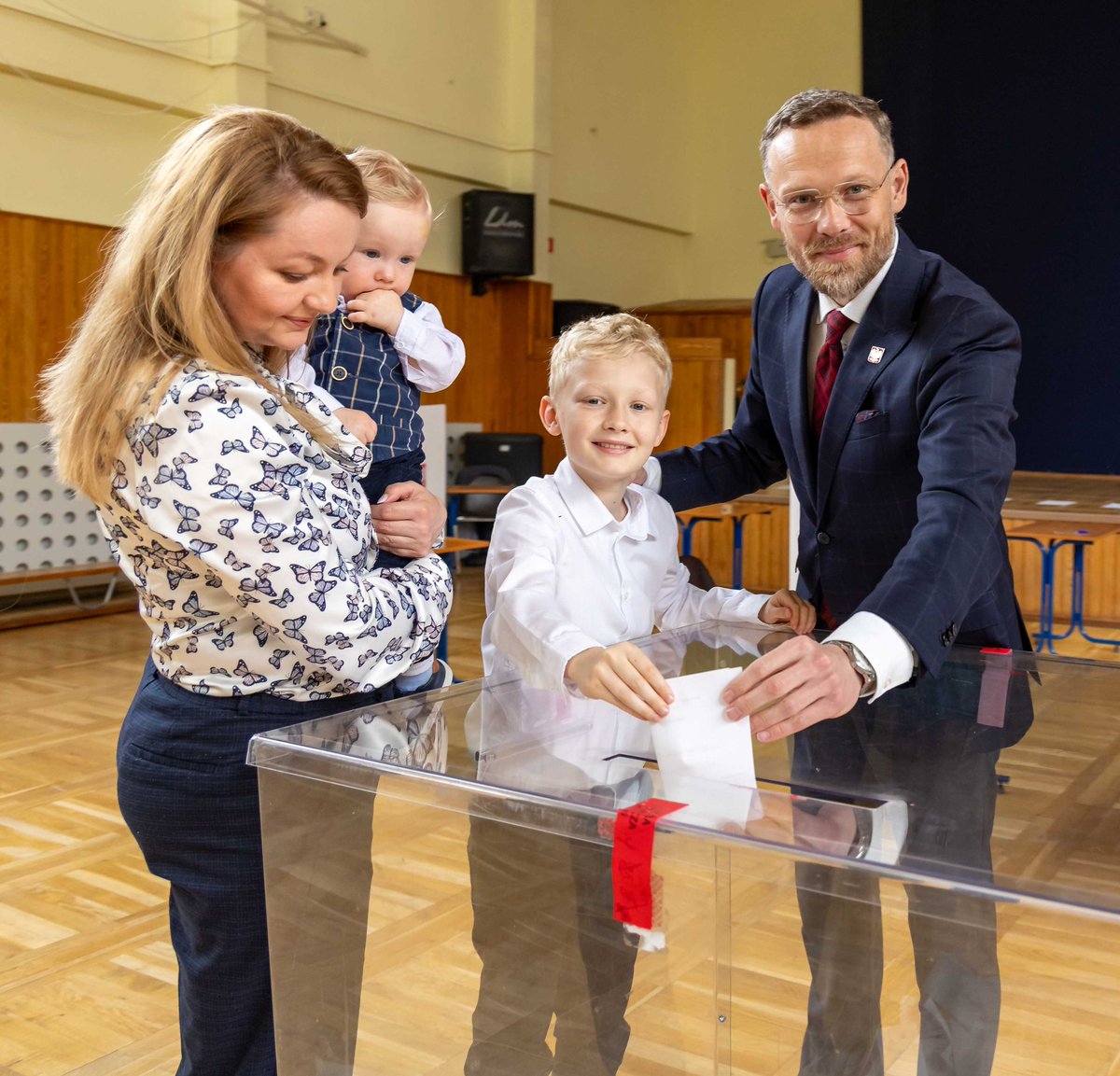 Modlitwa zaufania Bogu w czasie wyborów.

Boże, Ojcze Wszechmogący,
Ty jesteś Panem dziejów i źródłem wszelkiej władzy.
W Twoich rękach spoczywają losy narodów i pojedynczych serc.
W czasie wyborów zawierzamy Ci naszą Ojczyznę —
jej teraźniejszość i przyszłość.

Duchu Święty,