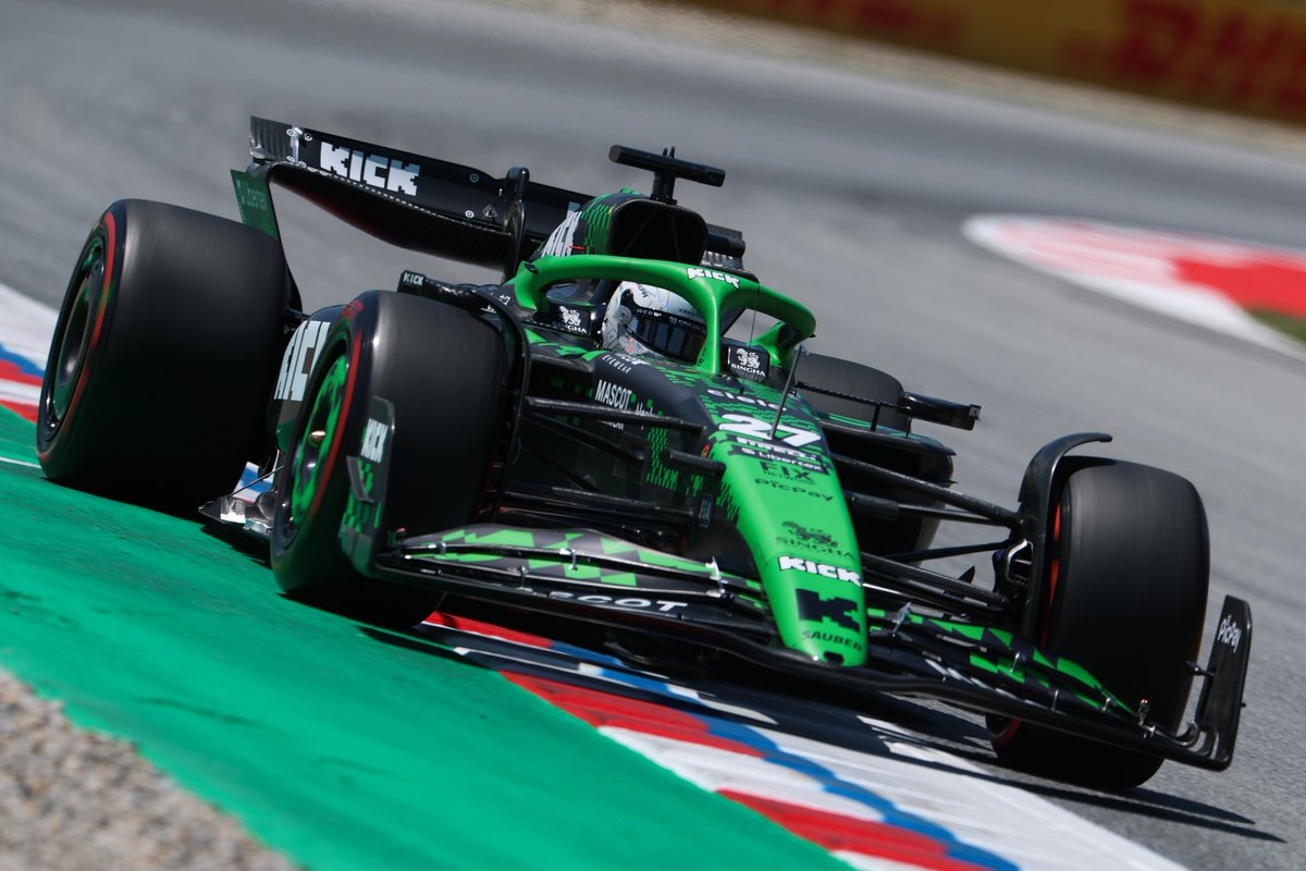 TearOffFR's tweet photo. Quelle course EXCEPTIONNELLE de la part de Nico Hulkenberg aujourd'hui à Barcelone ! 👏

Il place sa Sauber, avec la pénalité de Max Verstappen, à la 5e place devant Lewis Hamilton sur sa Ferrari ! 💪 🇩🇪

#F1 #SpanishGP