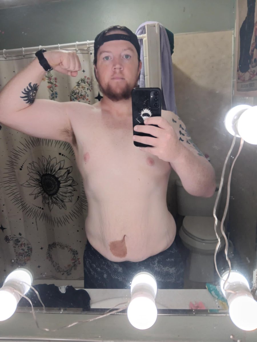 FoxWRLD's tweet photo. HAVEN'T POSTED ON HERE IN AWHILE. Been doing a heavy calorie deficit, working out 5 to 6 days a week. Pic on the left is me on Feb. 1st at 313 lbs. Pic on the right is this morning June 1st at 243.7 pounds. <3 <3 <3 LETS KEEP IT GOING https://t.co/PERsliDcRQ