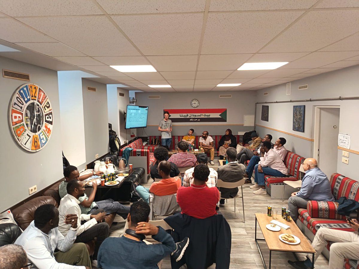 baloola2's tweet photo. Our first Python course for the Sudanese community in Vienna has successfully concluded!  The "What's Next" presentation was introduced by Lubomír Doležal from @pyladies_vie, and featured insights from amazing PyLadies mentors, including @__fschindler__ from @getsentry! https://t.co/XUo49jh6xN