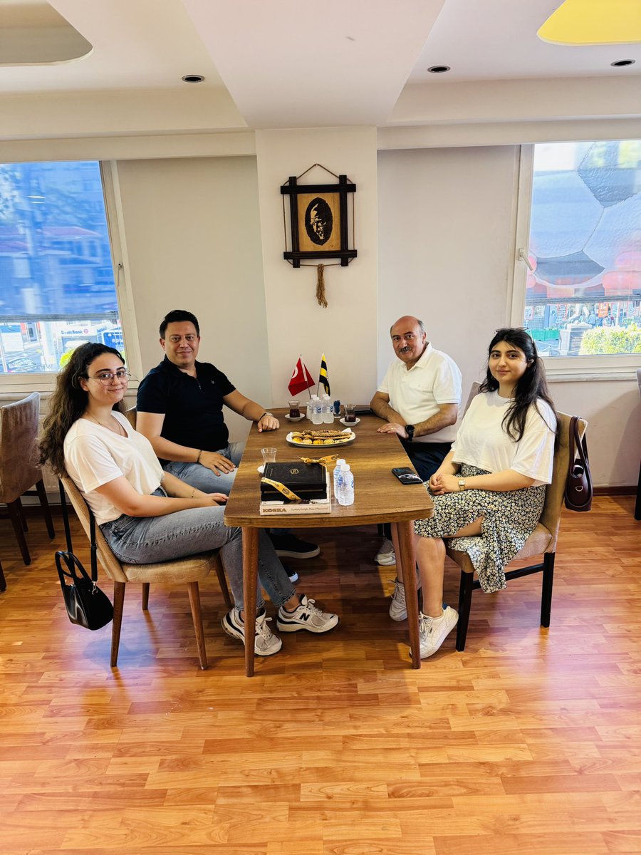 Eski Muş Şube Başkanımız Mehmet Şirin Sezer, kıymetli kızlarıyla birlikte ziyaretimize geldi. Nazik ziyaretleri için kendilerine teşekkür ederiz.
#Geleceğeİmza