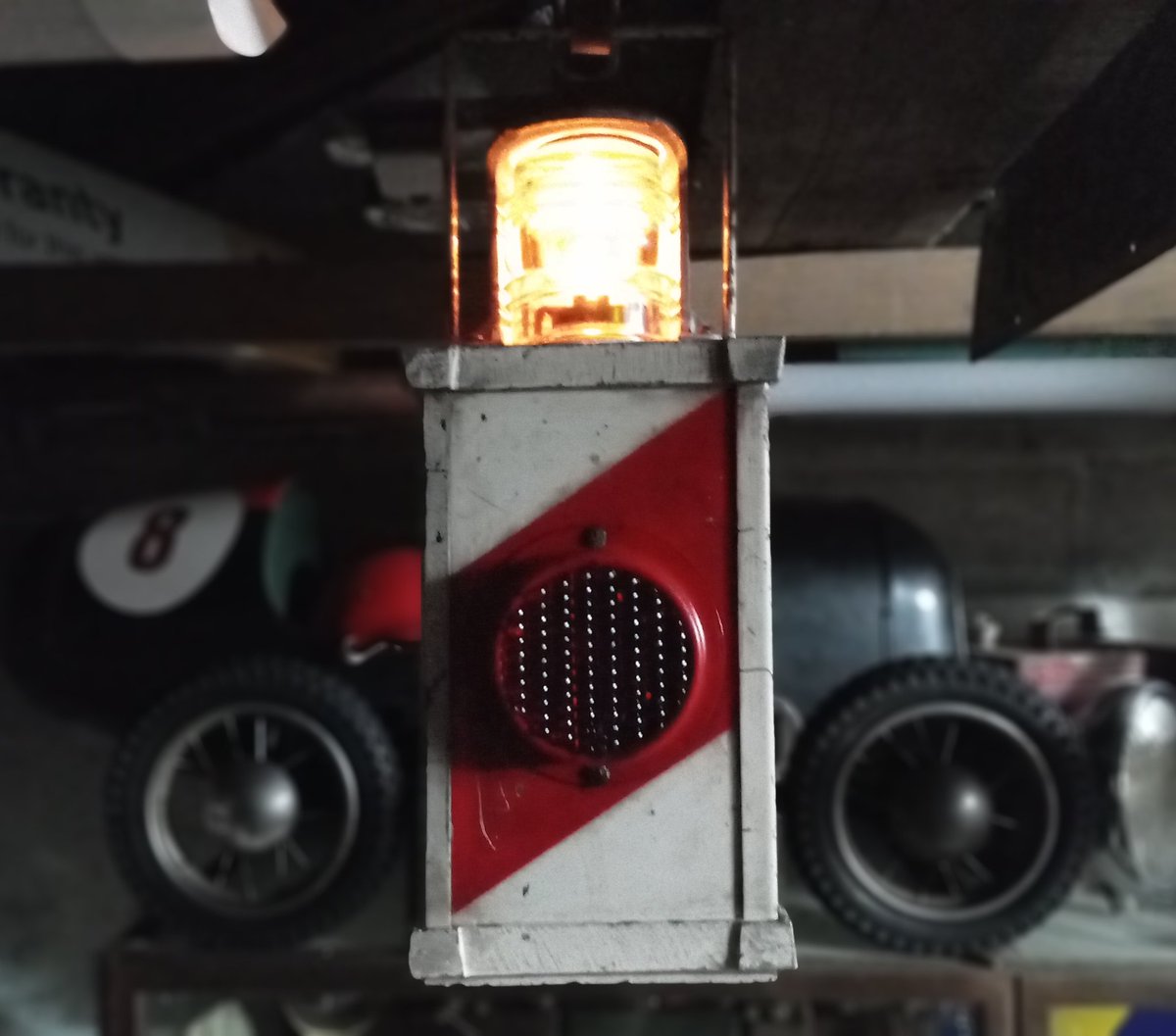 Picked up this old battery operated light &amp; managed to get it working again, I'm not sure if it Railway related or French road works warning light. Any help would be much appreciated 🤔
#WhatsInYourShed