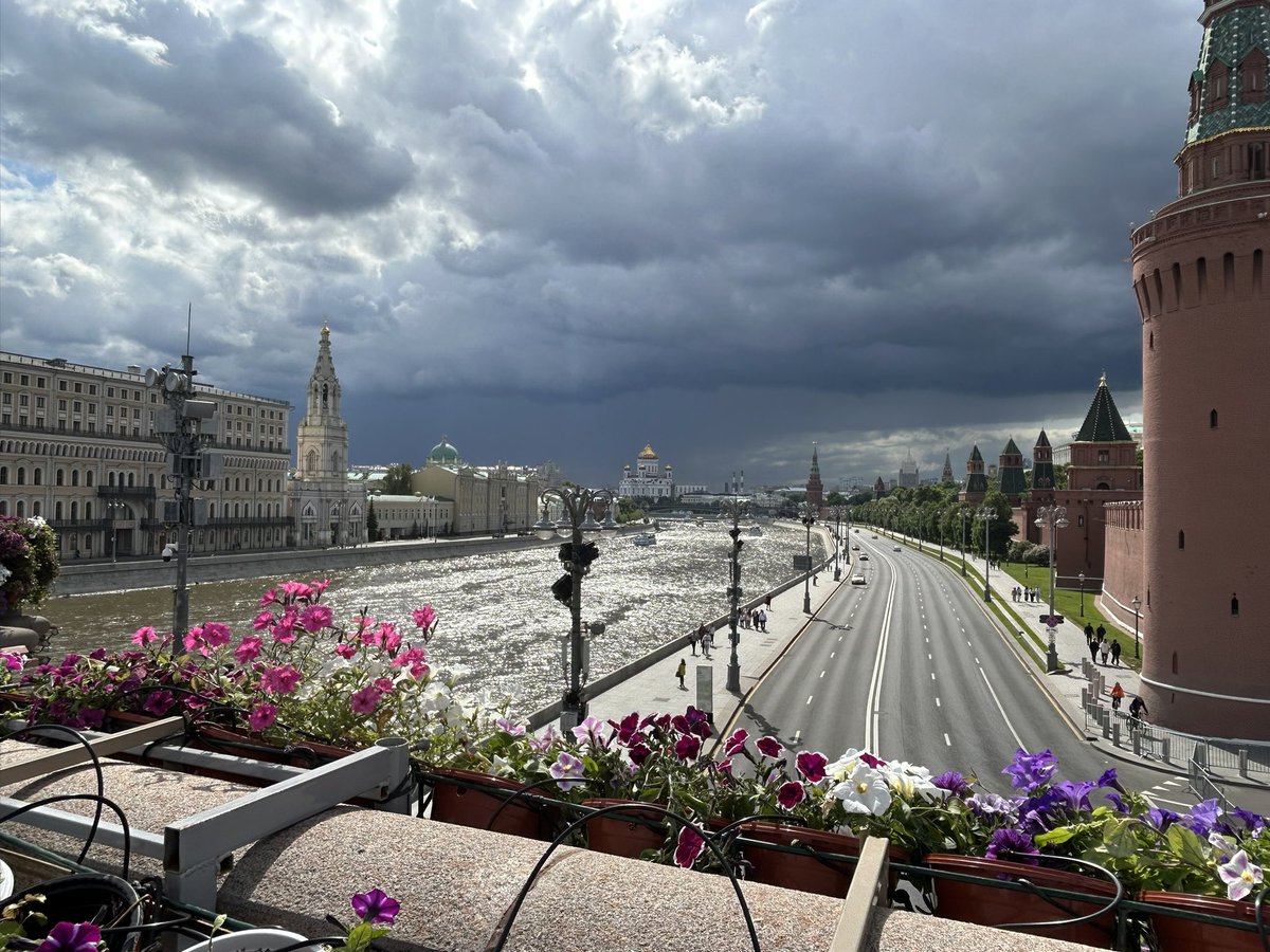 Arrived in Moscow. Will be meeting officials to discuss global humanitarian crises and our plans for reform of humanitarian sector.