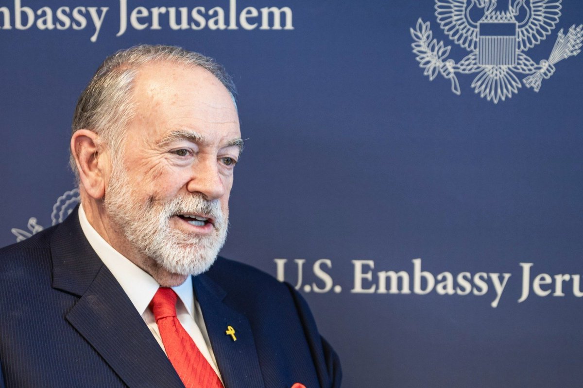 Embajador de Estados Unidos en Israel, Mike Huckabee, a Macron: «Reserva un trozo de la Costa Azul para crear un Estado palestino».
En respuesta a las medidas del presidente francés Macron para crear un Estado palestino a pesar de que Hamás siga en el poder, el embajador