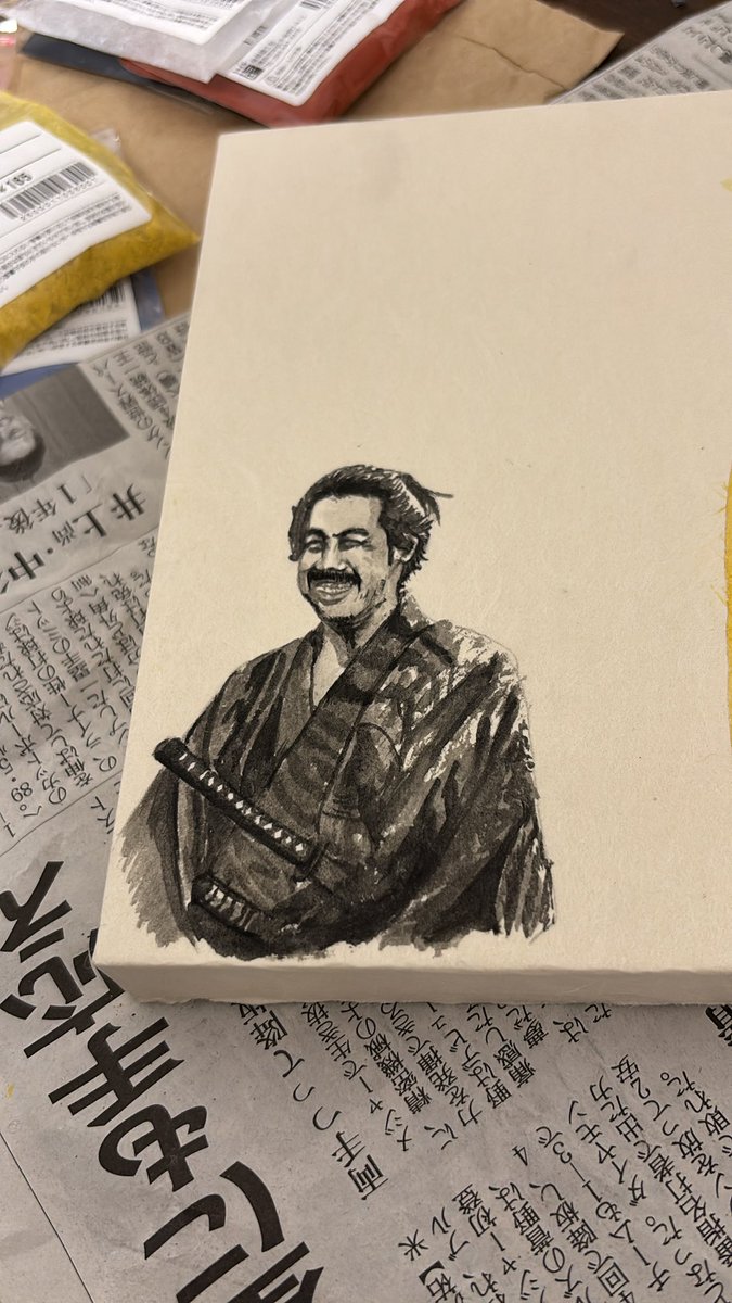 洋さん‼︎
かくしか見に行き、昭和から騒ぎを初日に観劇し、最近は洋さんの魅力に浸ってた

人生初の日本画挑戦
乾き待ちの間、余った和紙に墨で落書き

墨の蓮田兵衛かっこよすぎ‼︎‼︎

#大泉洋　#蓮田兵衛　#室町無頼　#落書き　#美大受験　#練習中