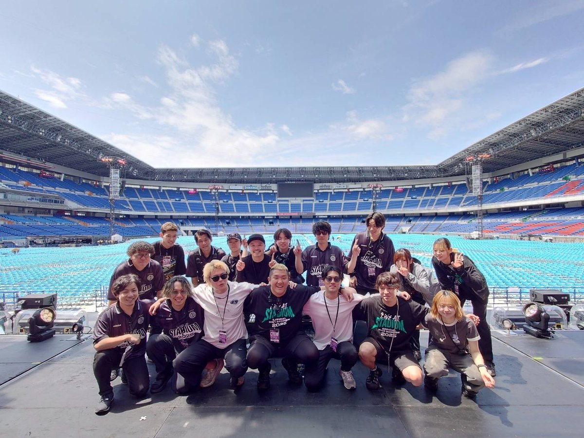 fineopener's tweet photo. 【OFFICIAL HIGE DANDISM LIVE at STADIUM 2025 @日産スタジアム】
ツアーファイナル🔥
めちゃくちゃエモい本番でした😭
胸を張って良い音だったと言える最高のチームでした！！これからもよろしくお願いいたします！！
#ドラムテック
#リハからずっと一緒だったスタッフチームと https://t.co/F9ZRXLJzi3