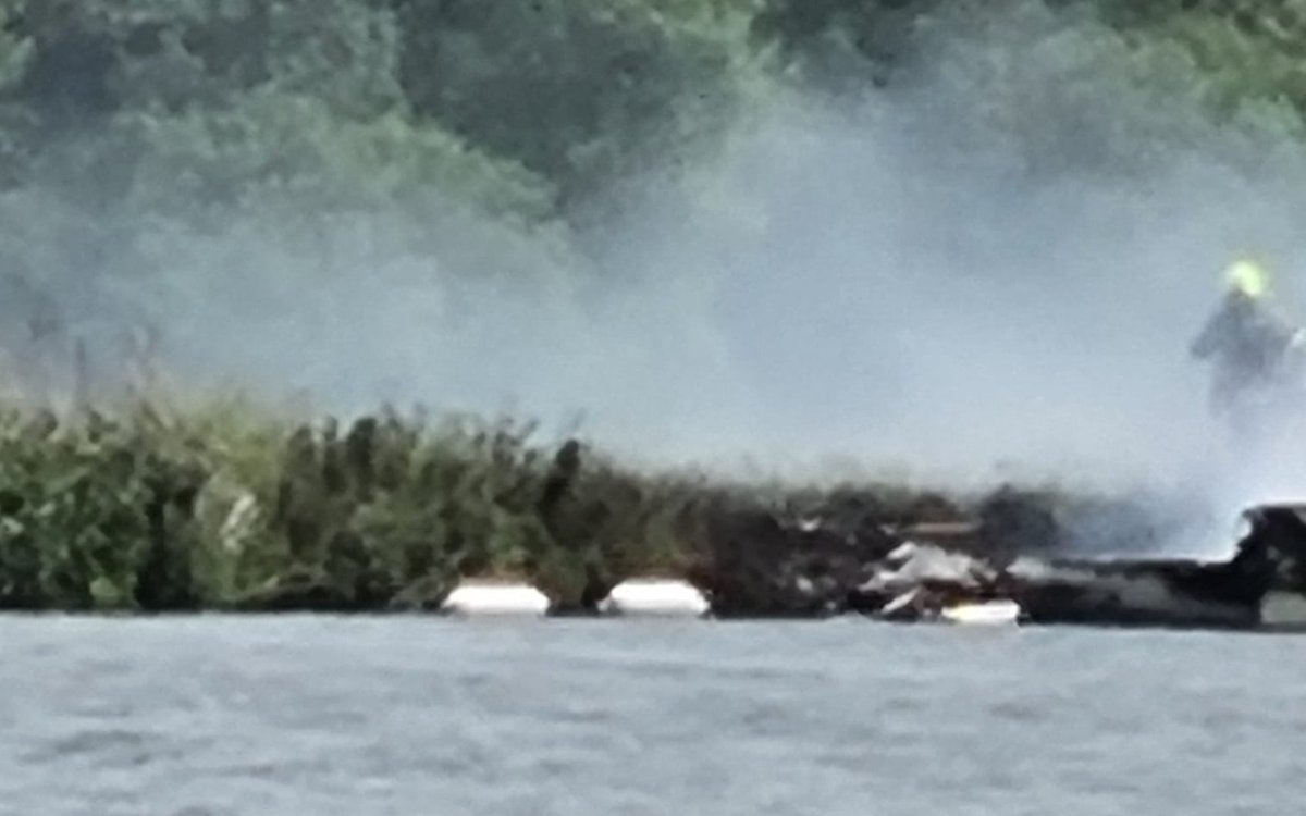 BREAKING: Boat 'explodes' in horror blaze as nine people rushed to hospital including baby mirror.co.uk/news/uk-news/b…