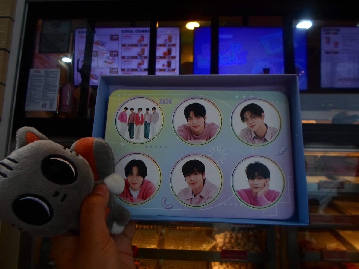 Da-go-nyang got TXT pogi pogss from dunkin🫶🏼💙
#DunkinPH_TXT