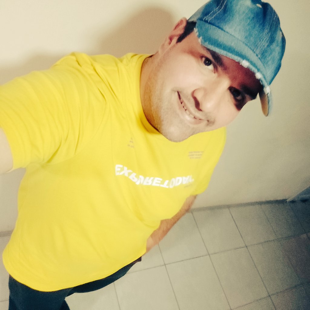 Hermoso momento lo paso contigo orando y escuchando la palabra de Dios gloria a Dios amén.