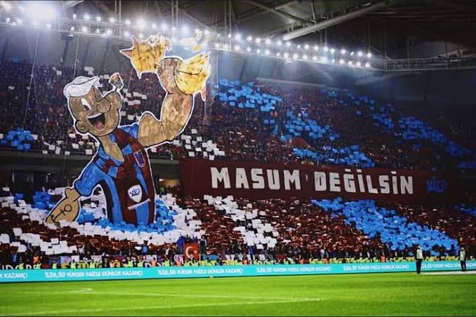 Türkiye’de kareografi denildiği zaman Trabzonspor’umuzun Vira grubu bu işin nirvanasındadır.

Buyrun Trabzonspor Kareografi Flood’u sizler için