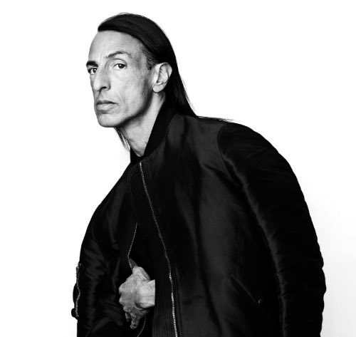 yungmidpack's tweet photo. @IcyVert Bitch looks like Rick Owens💔 https://t.co/XDT5IhkDUp