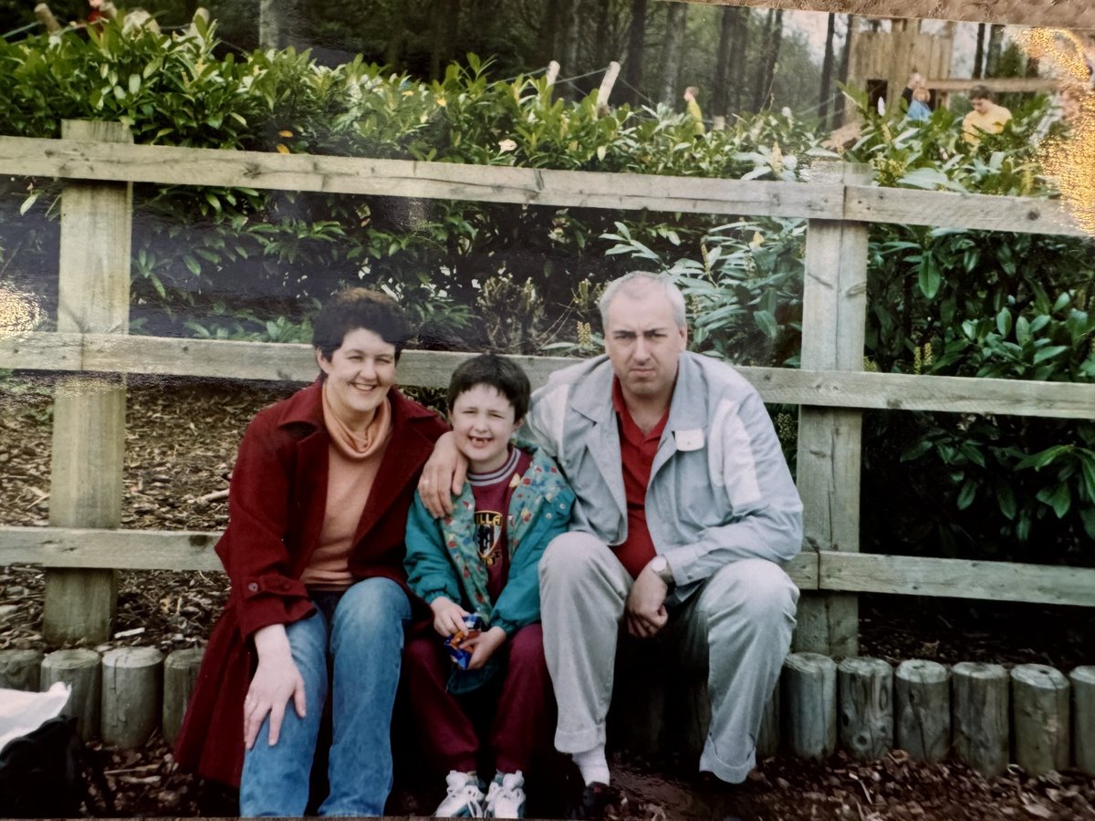 simonlines's tweet image. Was looking at some old family photos of my Dad and come to the conclusion that I was never not decked out in Villa gear as a child 😂😂