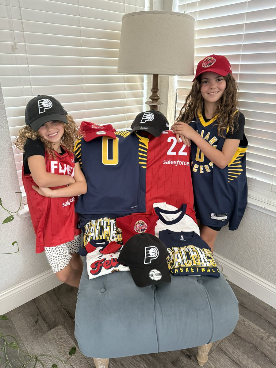 ryanrucker's tweet image. A few months ago I ran into Herb. We were both in Pacers gear and said, “Go Pacers!” We chatted for a min and he said reach out anytime. After the Bucks series, I did, just to say thanks for a fun season. The next week my girls had a care package from Herb 💙💛 Love this team!